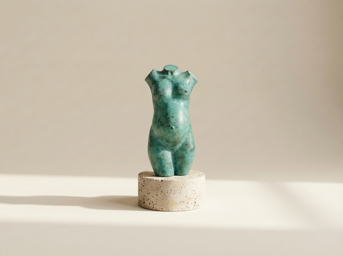 Groen blauw gepatineerd zwangerschapsbeeldje